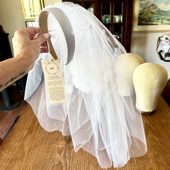 Wedding / bridal white double layer veil on headband - Picture 2 of 11